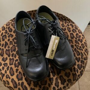 Apex. Leather women’s lace up shoe, black, size 5.5 wide